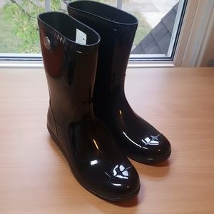 EUC UGG Sienna, Worn Twice, Runs Large